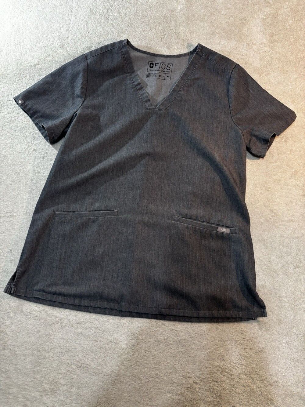 Figs Casma Scrub Top Size Medium Short Sleeve V-Neck Graphite Gray 3 Pocket